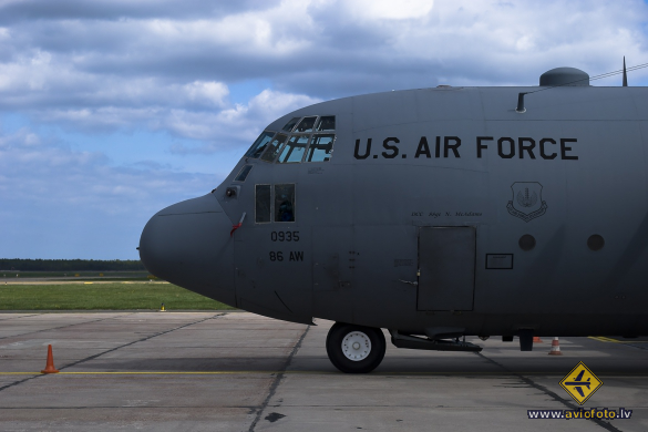 Lockheed C-130E Hercules (L-382)