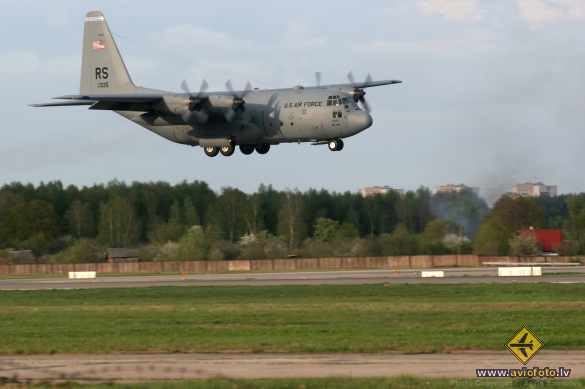 Lockheed C-130E Hercules (L-382)