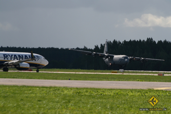 Lockheed Martin C-130J-30 Hercules (L-382)