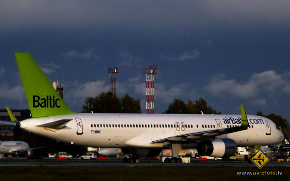 Boeing 757-256