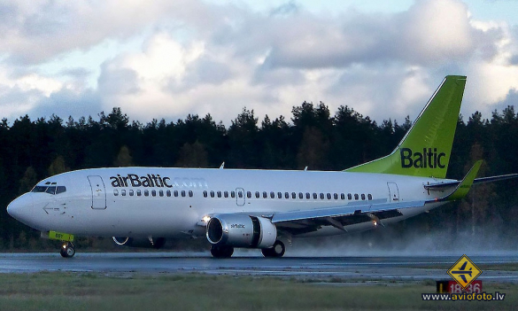 Boeing 737-36Q