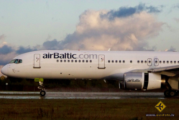 Boeing 757-256