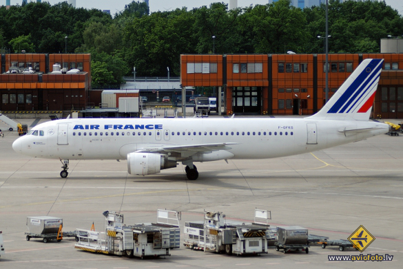Airbus A320-111