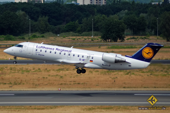 Bombardier CRJ-100LR (CL-600-2B19)