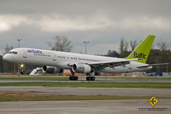 Boeing 757-256