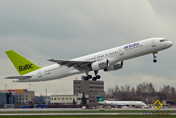 Boeing 757-256