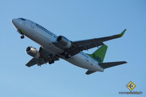 Boeing 737-36Q