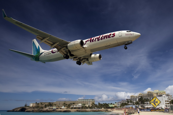 Boeing 737-8Q8