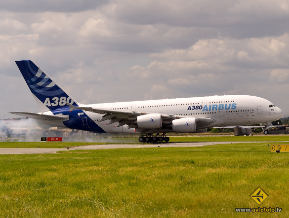 Airbus A380-841