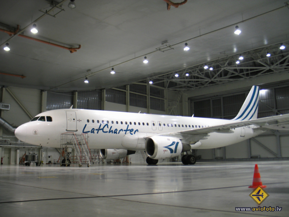 Airbus A320-211