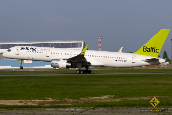 Boeing 757-256