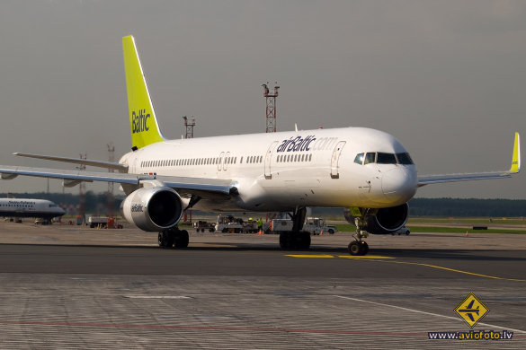 Boeing 757-256