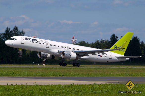 Boeing 757-256