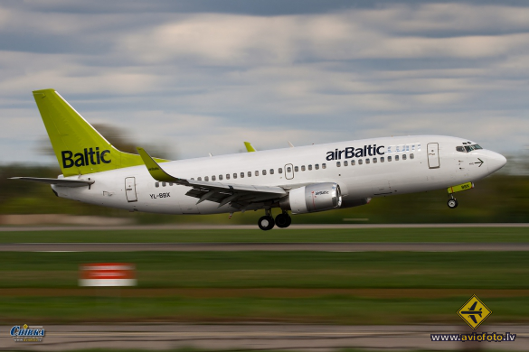 Boeing 737-36Q