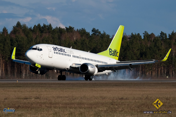 Boeing 737-36Q