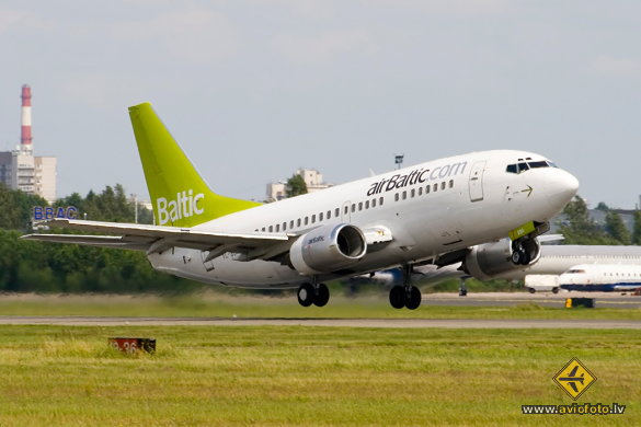 Boeing 737-505