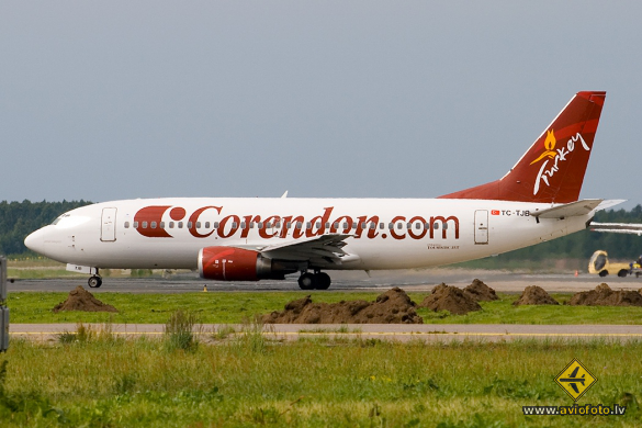 Boeing 737-3Q8