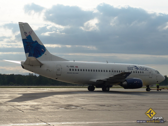 Boeing 737-53S