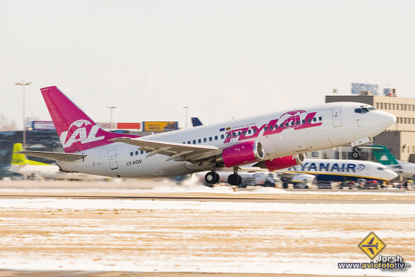 Boeing 737-35B