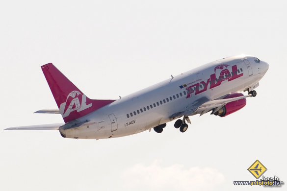 Boeing 737-35B