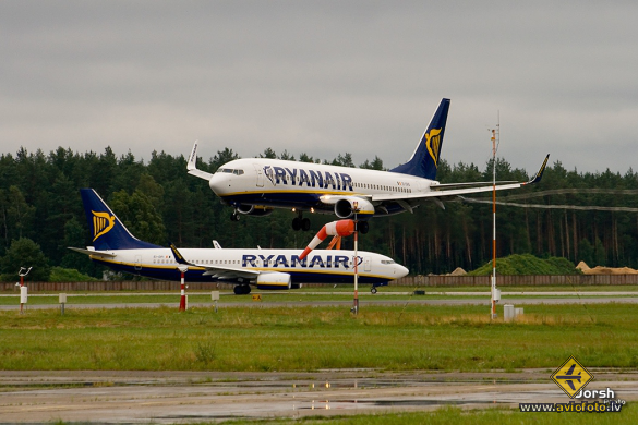 Boeing 737-8AS