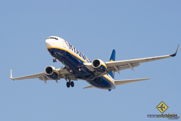 Boeing 737-8AS