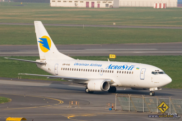 Boeing 737-5L9