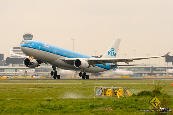 Airbus A330-203