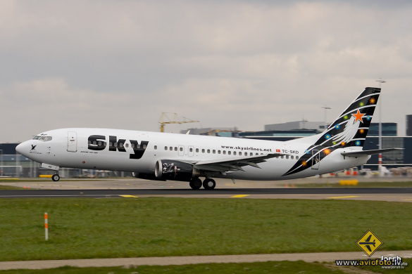 Boeing 737-4Q8