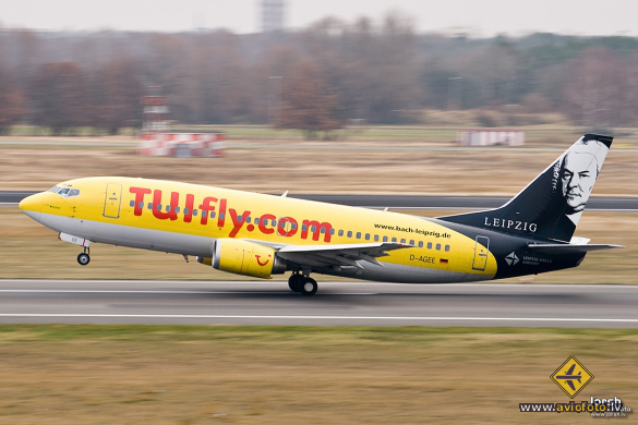 Boeing 737-35B