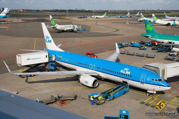 Boeing 737-8K2