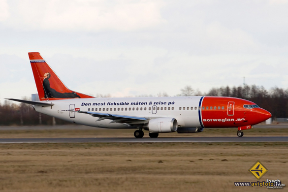 Boeing 737-3L9