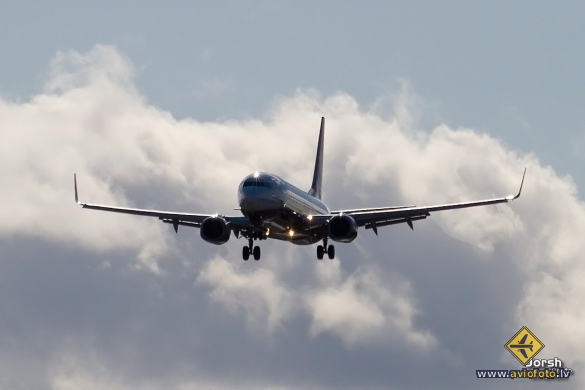 Boeing 737-8AS