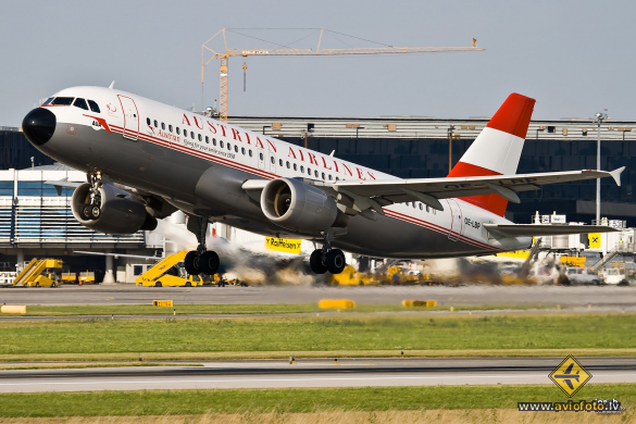 Airbus A320-214