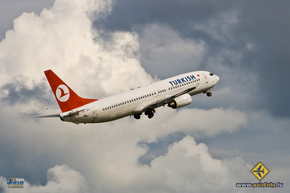 Boeing 737-8F2