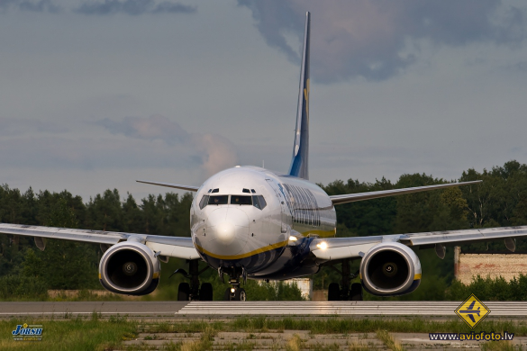 Boeing 737-8AS