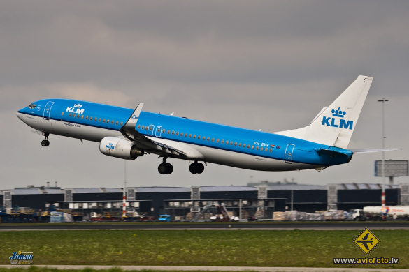 Boeing 737-9K2