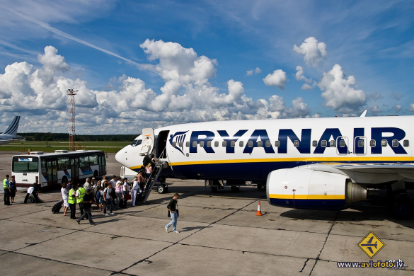 Boeing 737-8AS