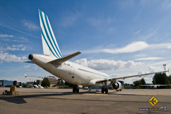 Airbus A320-211