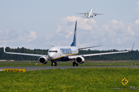 Boeing 737-8AS