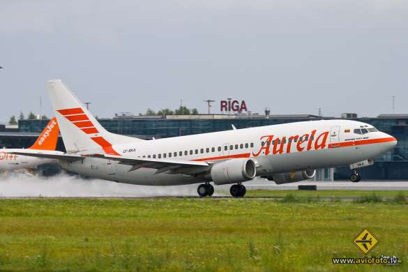 Boeing 737-35B