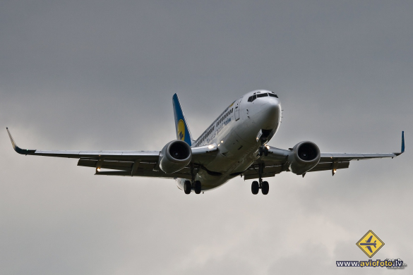 Boeing 737-5Y0