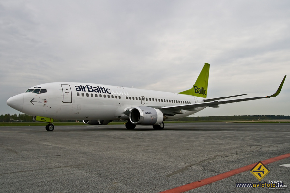 Boeing 737-33V