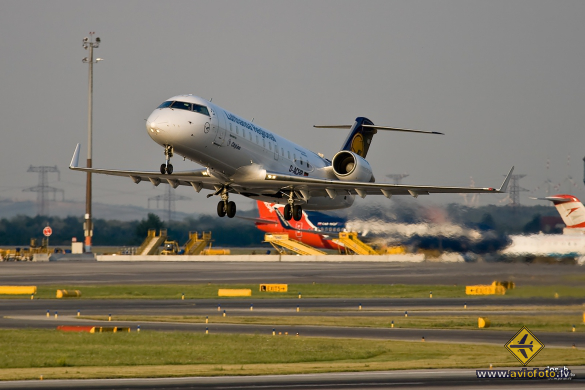 Bombardier CRJ-200LR (CL-600-2B19)
