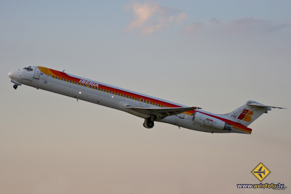 McDonnell Douglas MD-88 (DC-9-88)