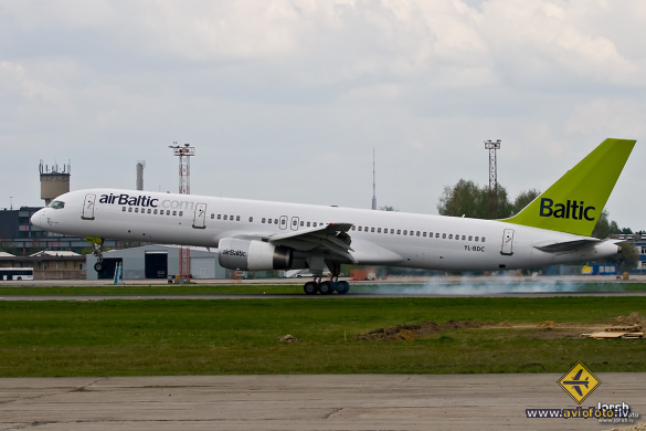 Boeing 757-256