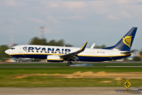 Boeing 737-8AS