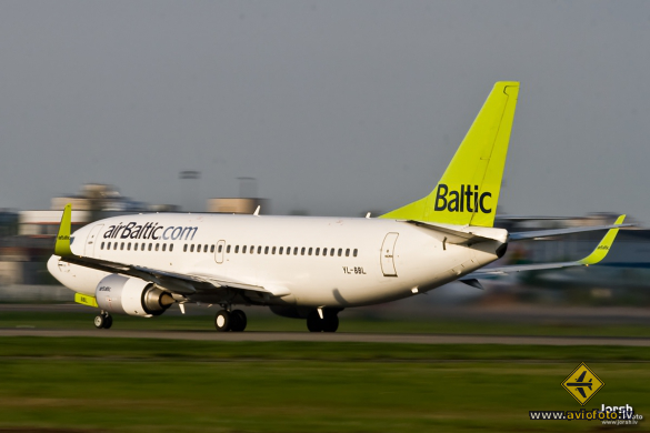 Boeing 737-33V