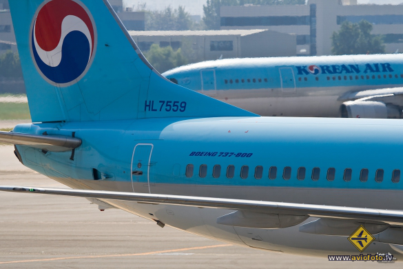 Boeing 737-86N
