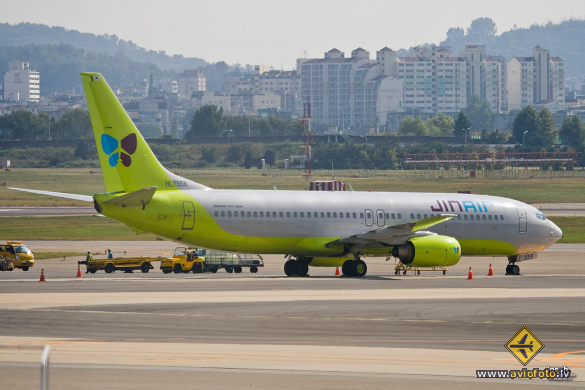 Boeing 737-86N